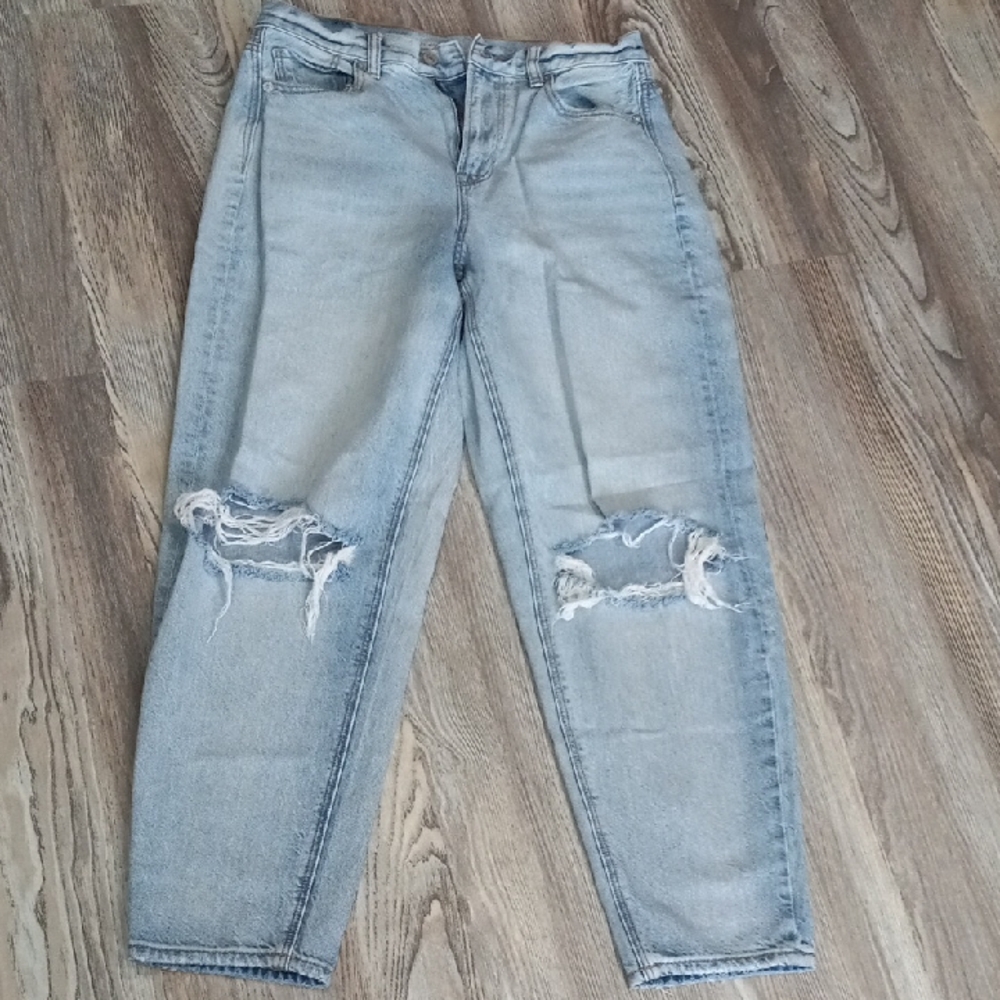 American Eagle High Rise Relaxed Mom Jean Light Blue Distressed Jeans Size 4